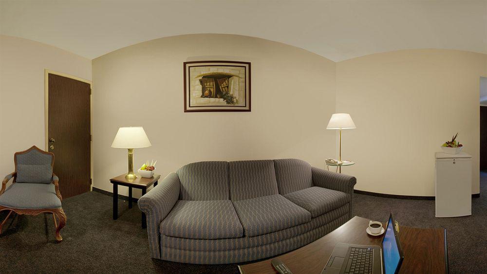 Fiesta Inn Леон Екстер'єр фото